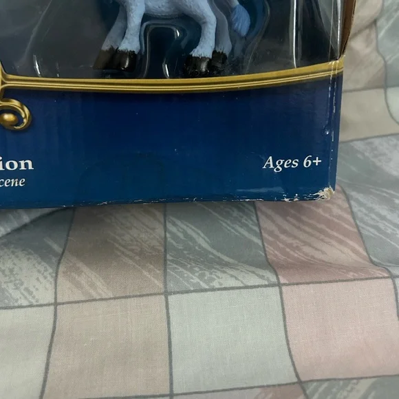 Little Drummer Boy Figurine Collection with Fold-Out Nativity Scene Toys R Us - Picture 4 of 16